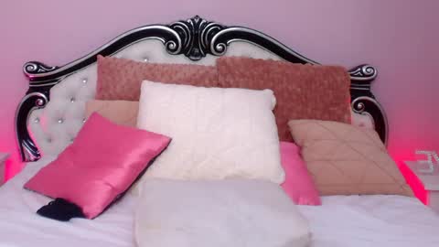 Snapshot of luckyymia chatting on 05-27-26, 01:57 Mia online show from 05-27-26, 01:57