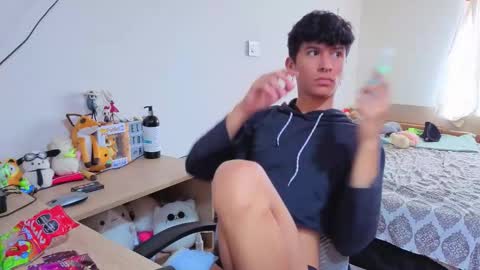 Snapshot of luclawthorne chatting on 12-20-25, 03:52 Lu Independent Model online show from 12-20-25, 03:52