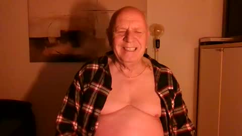 Luclostops online show from 11-18-25, 04:17