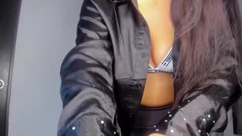 Snapshot of lucy__23 chatting on 10-26-25, 04:07 online show from 10-26-25, 04:07