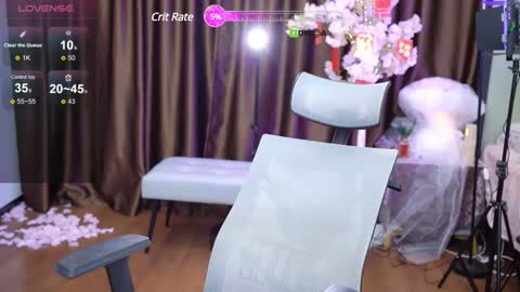 Snapshot of lucy__bb chatting on 01-31-25, 01:43 Lucy online show from 01-31-25, 01:43