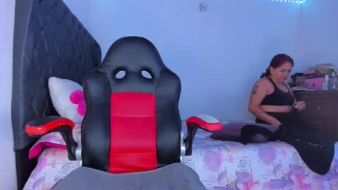 Snapshot of lucy_chanel chatting on 10-28-25, 07:01 lucy online show from 10-28-25, 07:01