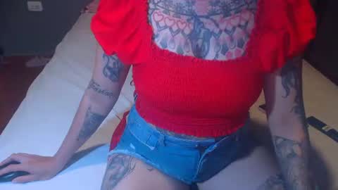 Snapshot of lucy_dreams69 chatting on 08-06-26, 01:18 Lucia online show from 08-06-26, 01:18