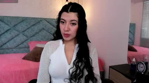 Snapshot of lucy_greys_ chatting on 04-29-26, 01:15 Lucy Greys online show from 04-29-26, 01:15