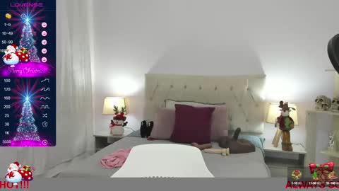 Snapshot of lucy_hot77 chatting on 12-15-24, 10:37 Lucia online show from 12-15-24, 10:37