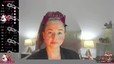 Snapshot of lucy_hot77 chatting on 12-31-24, 12:32 Lucia online show from 12-31-24, 12:32