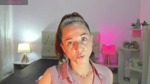 Snapshot of lucy_hot77 chatting on 01-30-25, 09:14 Lucia online show from 01-30-25, 09:14
