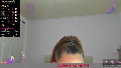 Snapshot of lucy_hot77 chatting on 02-01-25, 02:05 Lucia online show from 02-01-25, 02:05