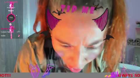 Snapshot of lucy_hot77 chatting on 02-10-25, 01:24 Lucia online show from 02-10-25, 01:24