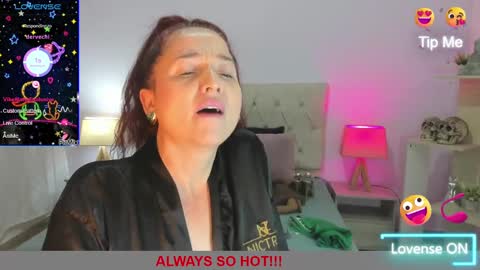 Snapshot of lucy_hot77 chatting on 03-09-25, 11:03 Lucia online show from 03-09-25, 11:03