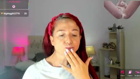 Snapshot of lucy_hot77 chatting on 09-21-25, 07:15 Lucia online show from 09-21-25, 07:15