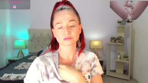 Snapshot of lucy_hot77 chatting on 10-02-25, 09:33 Lucia online show from 10-02-25, 09:33