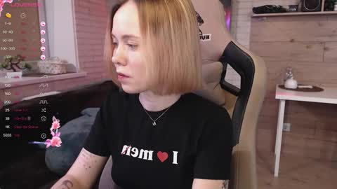 Snapshot of lucy_mirror chatting on 10-13-25, 09:26 Lucy online show from 10-13-25, 09:26