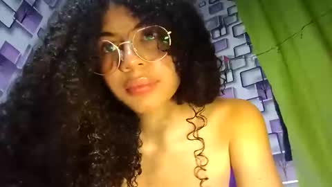 Snapshot of lucybellea chatting on 12-22-25, 12:40 Lucia online show from 12-22-25, 12:40