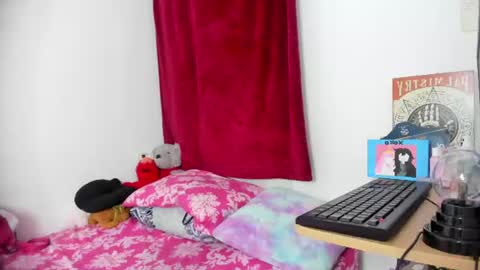 Snapshot of lucyblood chatting on 07-12-26, 11:51 lucyblood online show from 07-12-26, 11:51
