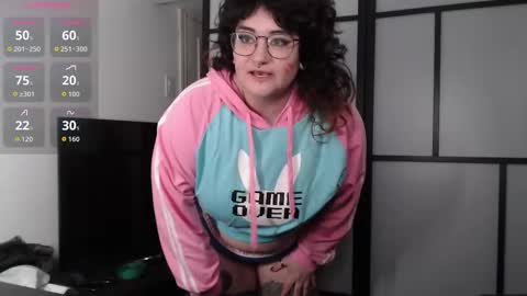 Snapshot of lucylynx chatting on 02-10-26, 01:10 Lucy Lynx online show from 02-10-26, 01:10