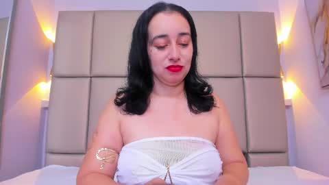 Snapshot of lucymendezz_ chatting on 07-31-26, 11:53 Lucy online show from 07-31-26, 11:53