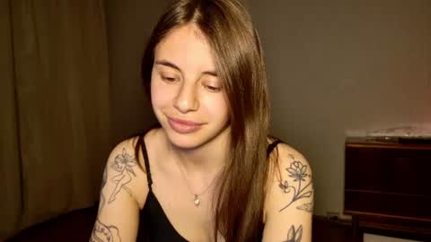 Snapshot of lucyrait chatting on 06-11-26, 12:32 Lucy online show from 06-11-26, 12:32
