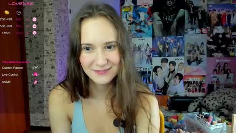 Snapshot of lucyrose33 chatting on 09-14-25, 05:12 Lucy Rose online show from 09-14-25, 05:12