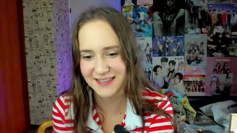 Snapshot of lucyrose33 chatting on 09-15-25, 05:18 Lucy Rose online show from 09-15-25, 05:18