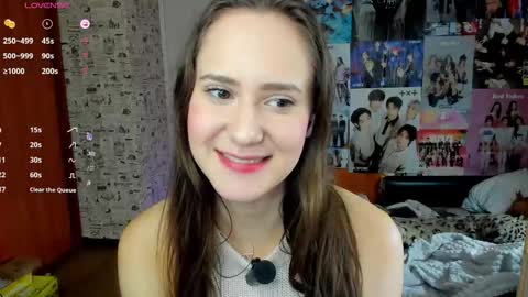 Snapshot of lucyrose33 chatting on 09-20-25, 05:19 Lucy Rose online show from 09-20-25, 05:19