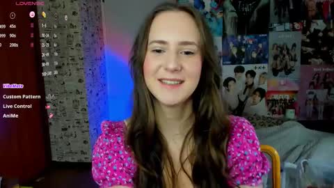 Snapshot of lucyrose33 chatting on 09-23-25, 04:59 Lucy Rose online show from 09-23-25, 04:59