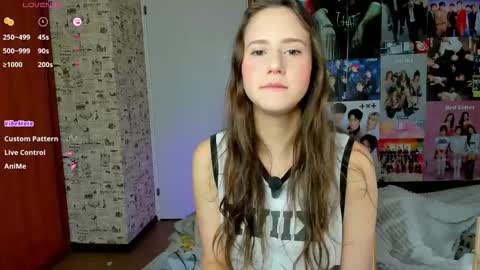 Snapshot of lucyrose33 chatting on 09-28-25, 07:47 Lucy Rose online show from 09-28-25, 07:47