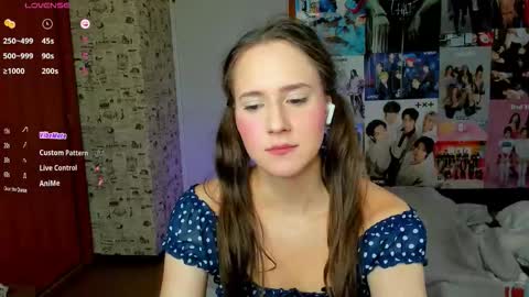 Snapshot of lucyrose33 chatting on 09-29-25, 04:56 Lucy Rose online show from 09-29-25, 04:56