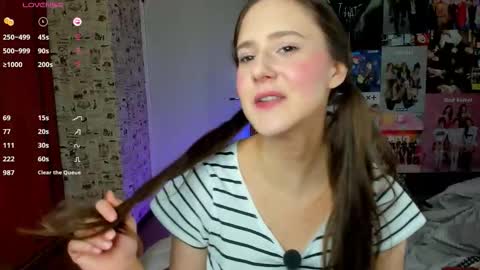 Snapshot of lucyrose33 chatting on 10-02-25, 04:47 Lucy Rose online show from 10-02-25, 04:47