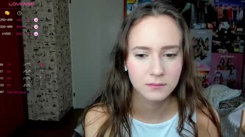 Snapshot of lucyrose33 chatting on 10-14-25, 05:30 Lucy Rose online show from 10-14-25, 05:30