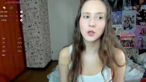 Snapshot of lucyrose33 chatting on 10-15-25, 05:07 Lucy Rose online show from 10-15-25, 05:07