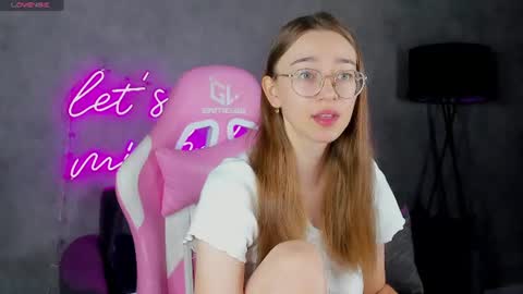 Snapshot of lucyy_green chatting on 06-29-26, 12:39 Lucy online show from 06-29-26, 12:39