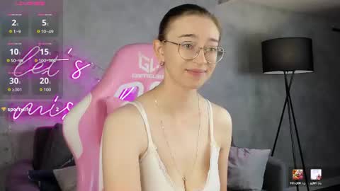 Snapshot of lucyy_green chatting on 07-07-26, 12:46 Lucy online show from 07-07-26, 12:46