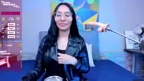 Lucy Liiu online show from 09-12-25, 01:11