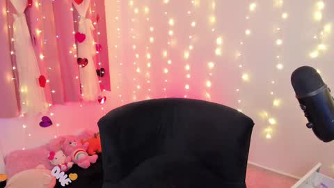 LUCYY FROM HOME  online show from 02-22-25, 10:42