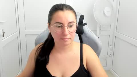 Snapshot of lucyycharm chatting on 06-18-26, 12:31 Lucy online show from 06-18-26, 12:31