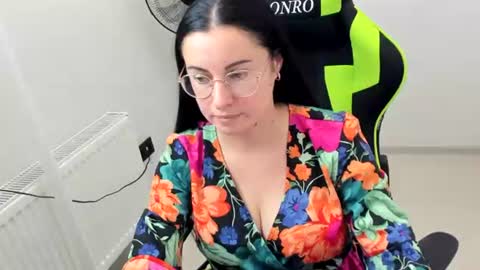 Snapshot of lucyycharm chatting on 07-20-26, 10:29 Lucy online show from 07-20-26, 10:29