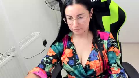 Snapshot of lucyycharm chatting on 07-20-26, 10:39 Lucy online show from 07-20-26, 10:39