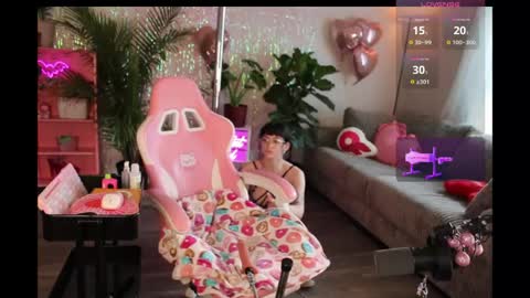 Lucy online show from 04-12-26, 10:04