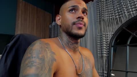 Snapshot of luigi1_ chatting on 12-09-24, 04:12 Luigi Vitale online show from 12-09-24, 04:12