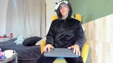 Luis AS online show from 02-23-25, 11:44