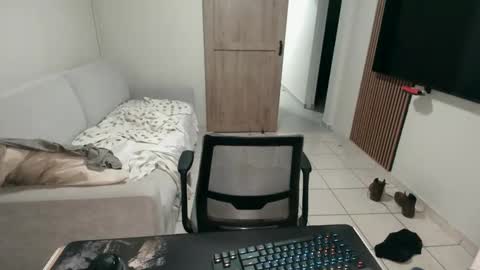 luis_flr online show from 12-19-25, 01:56