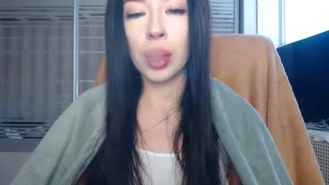 Snapshot of luisa_domina chatting on 01-17-26, 08:30 luisa lovedom online show from 01-17-26, 08:30