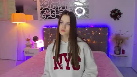LuisaClover online show from 12-21-25, 01:18