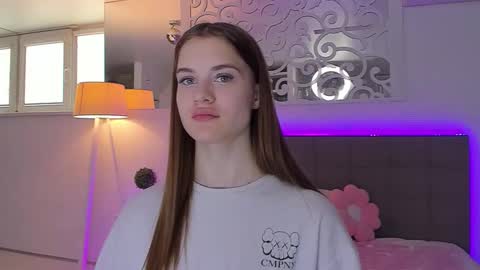 LuisaClover online show from 05-24-26, 12:21
