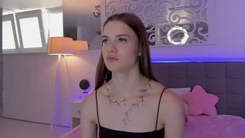 Snapshot of luisaclover chatting on 06-20-26, 12:19 LuisaClover online show from 06-20-26, 12:19