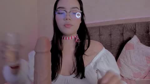 Luisa Giraldo online show from 11-06-25, 05:47