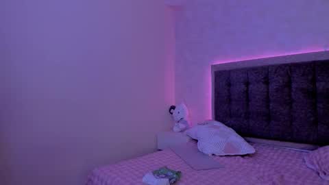 Luisa Giraldo online show from 11-12-25, 09:32