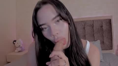 Luisa Giraldo online show from 12-01-25, 06:57