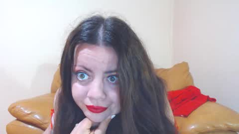 Snapshot of luisahornydoll chatting on 04-19-26, 08:44 Cassie online show from 04-19-26, 08:44